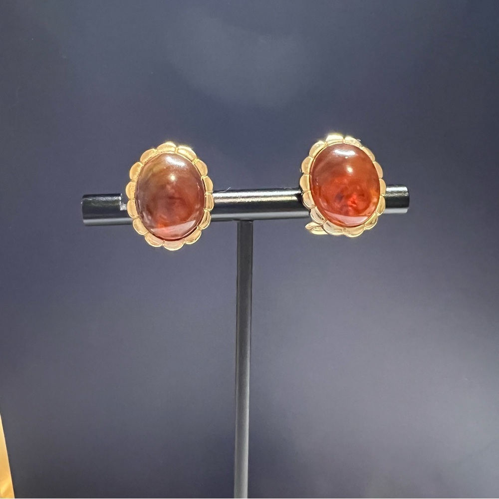 Vintage Avon Gold Tone Clip-On Earrings Brown Cabochon with Box - Picture 4 of 6